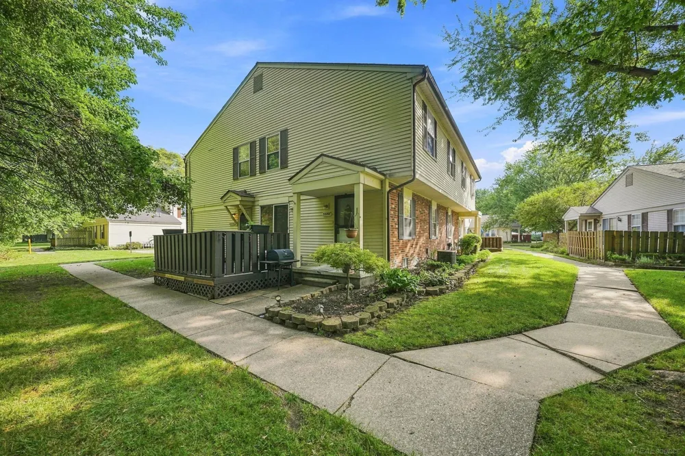33707 Bayview DR Drive Chesterfield Township, MI 48047