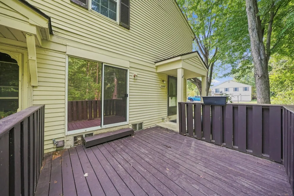 33707 Bayview DR Drive Chesterfield Township, MI 48047