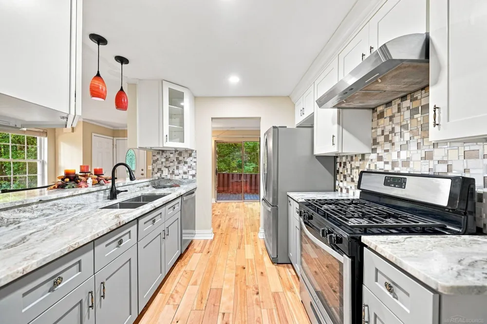 33707 Bayview DR Drive Chesterfield Township, MI 48047