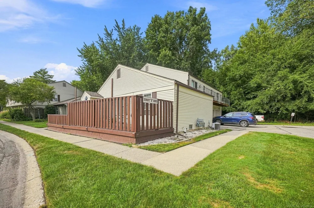 33707 Bayview DR Drive Chesterfield Township, MI 48047