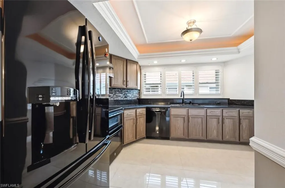 9856 Luna Circle #204 Naples, FL 34109