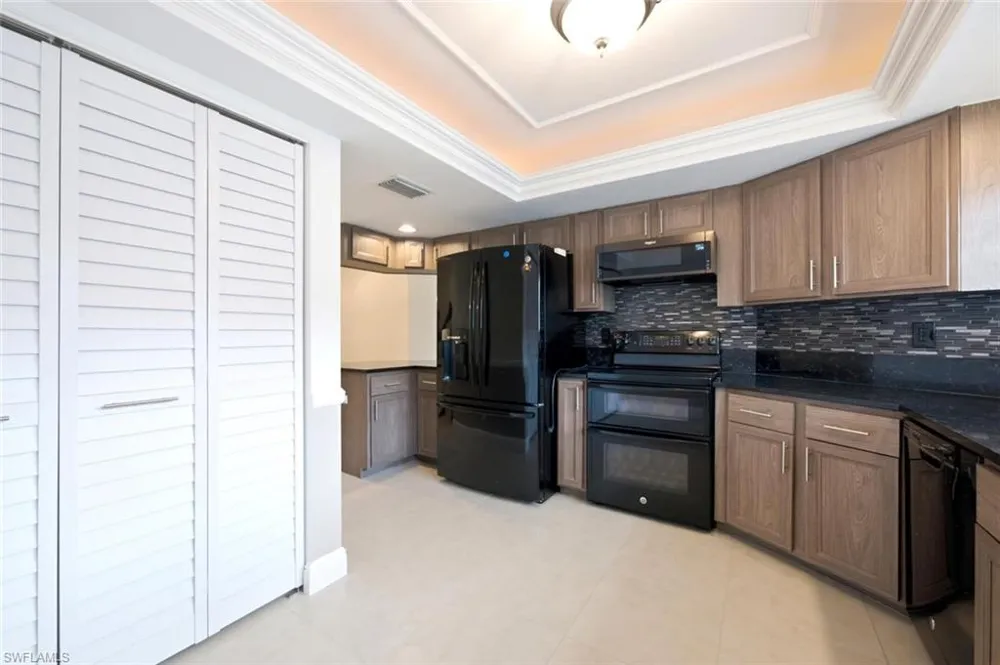 9856 Luna Circle #204 Naples, FL 34109
