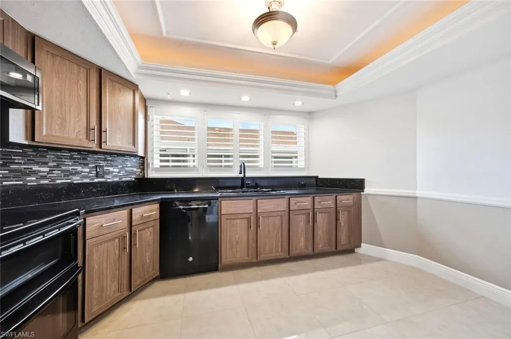 9856 Luna Circle #204 Naples, FL 34109