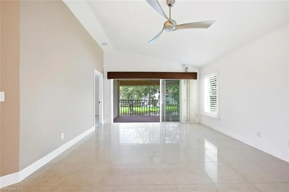 9856 Luna Circle #204 Naples, FL 34109