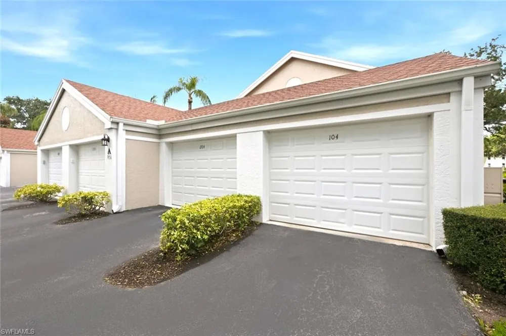 9856 Luna Circle #204 Naples, FL 34109
