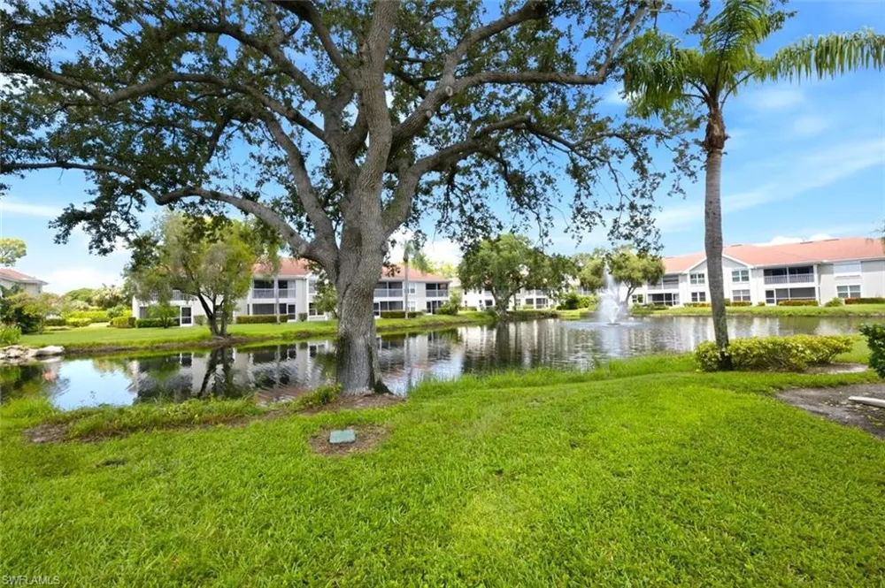 9856 Luna Circle #204 Naples, FL 34109