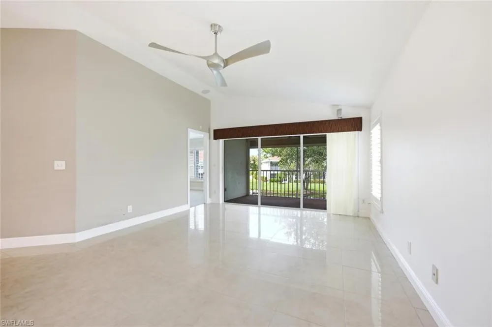 9856 Luna Circle #204 Naples, FL 34109