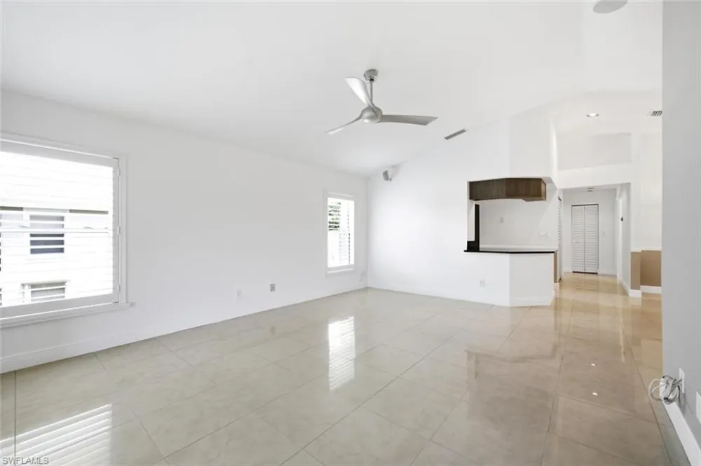 9856 Luna Circle #204 Naples, FL 34109