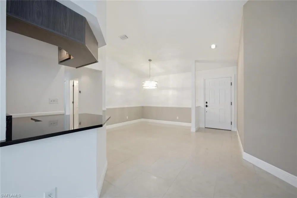 9856 Luna Circle #204 Naples, FL 34109