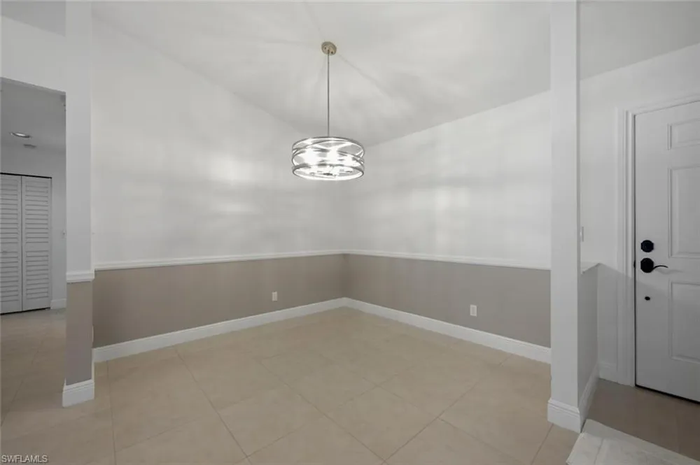 9856 Luna Circle #204 Naples, FL 34109