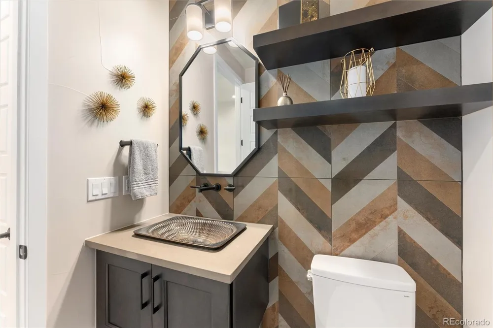 6484 Canyonpoint Road Castle Pines, CO 80108