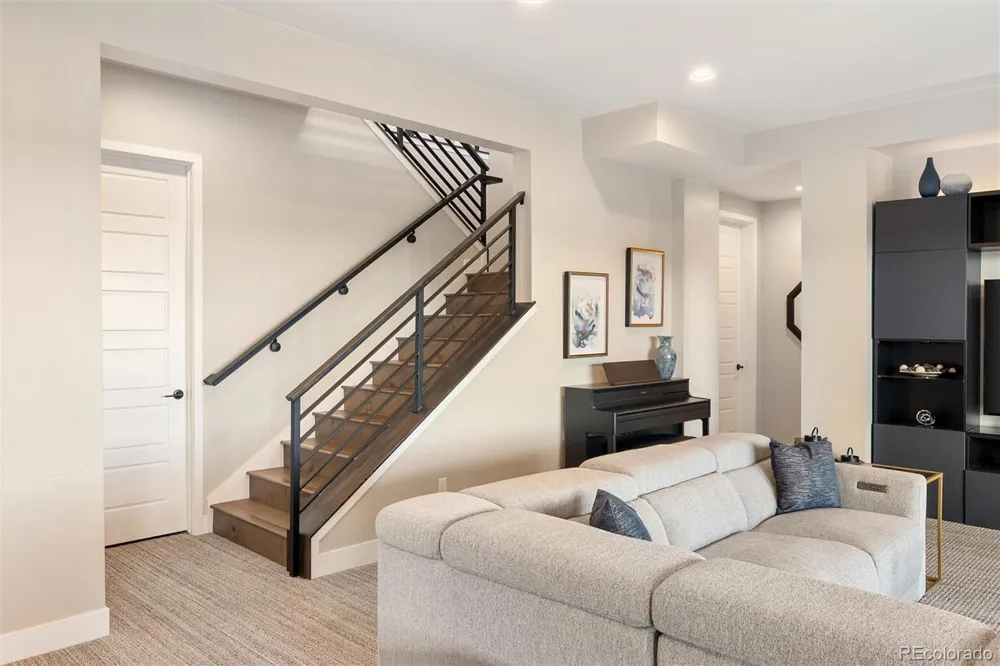 6484 Canyonpoint Road Castle Pines, CO 80108