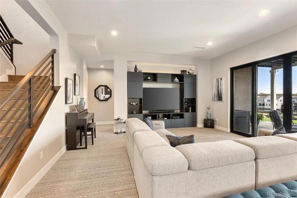 6484 Canyonpoint Road Castle Pines, CO 80108