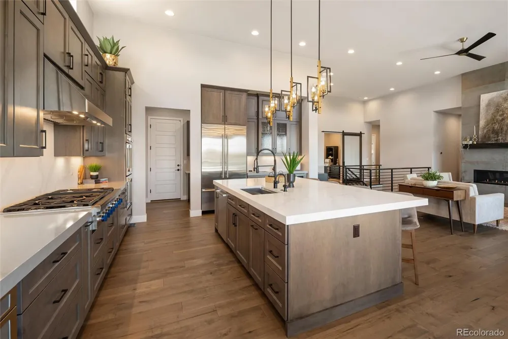6484 Canyonpoint Road Castle Pines, CO 80108