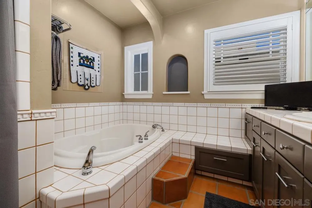 4874 Edgeware Road San Diego, CA 92116