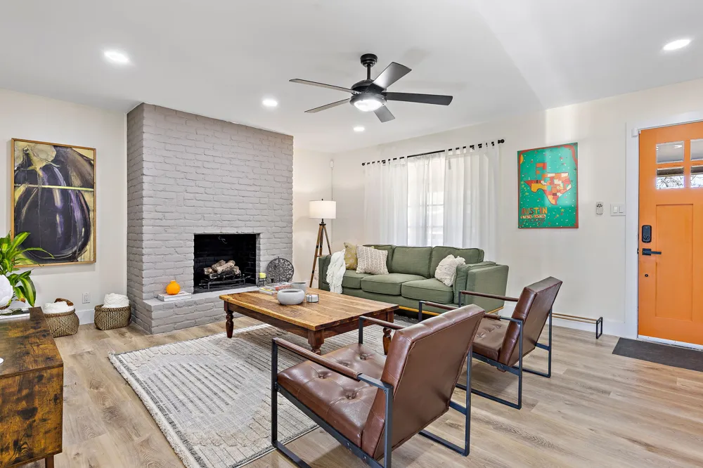 1317 Cloverleaf Drive Austin, TX 78723