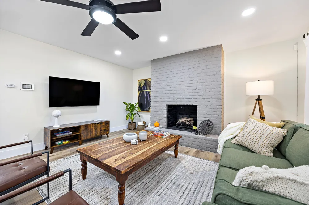 1317 Cloverleaf Drive Austin, TX 78723