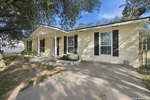 1307 WILLIAM ST George West, TX 78022