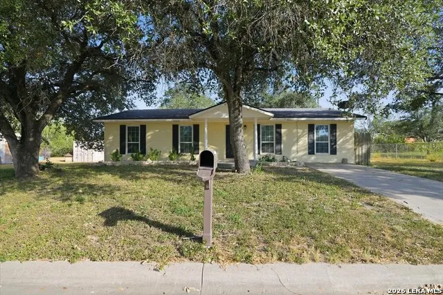 1307 WILLIAM ST George West, TX 78022