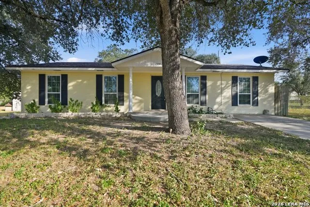 1307 WILLIAM ST George West, TX 78022