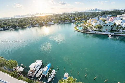 5900 Collins Ave #1405