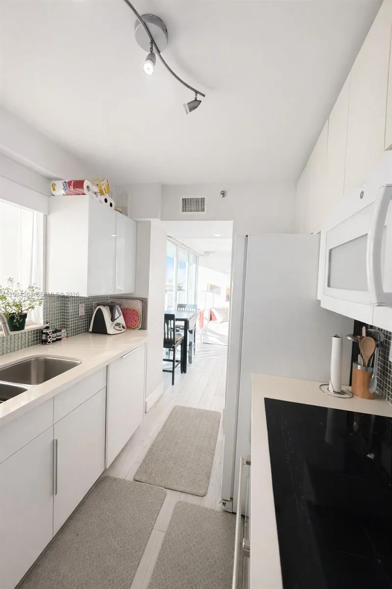 5900 Collins Ave #1405 Miami Beach, FL 33140