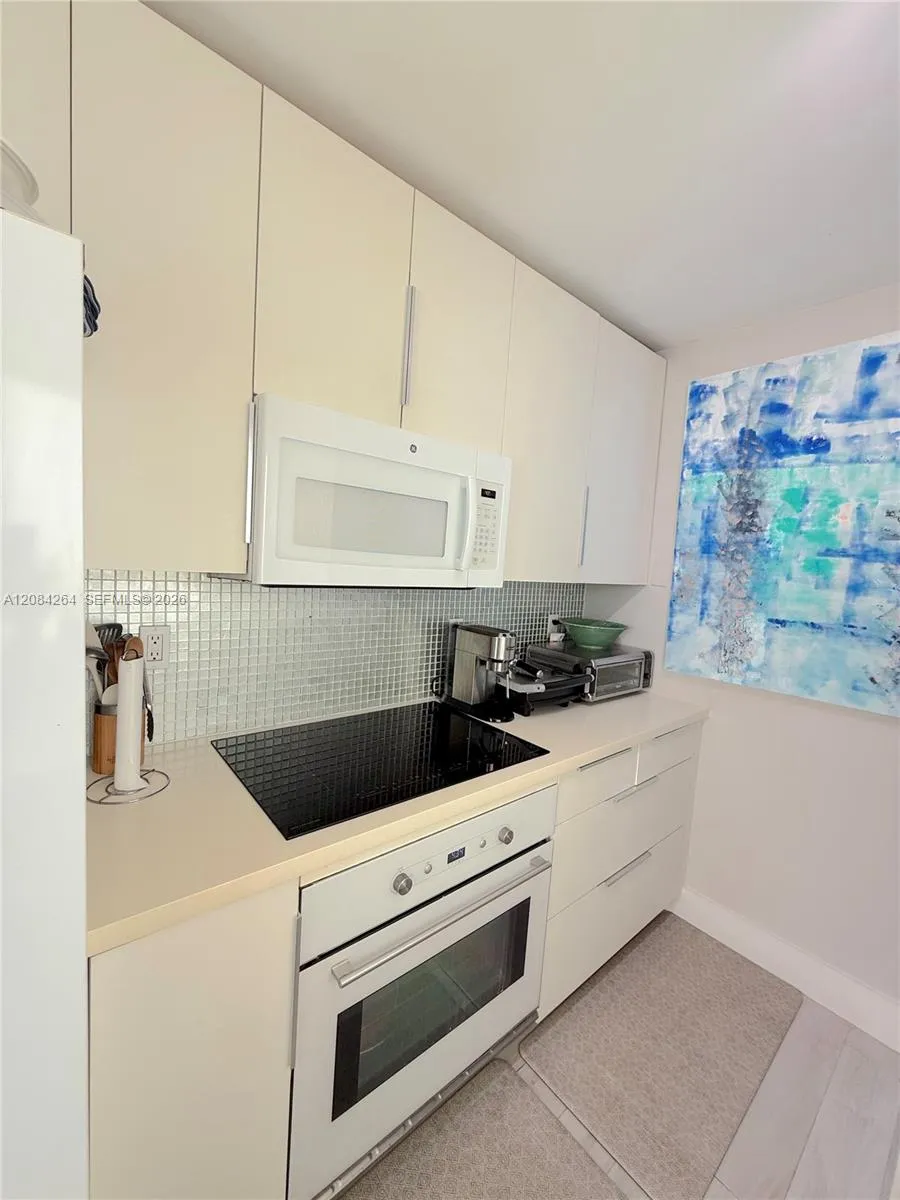 5900 Collins Ave #1405 Miami Beach, FL 33140