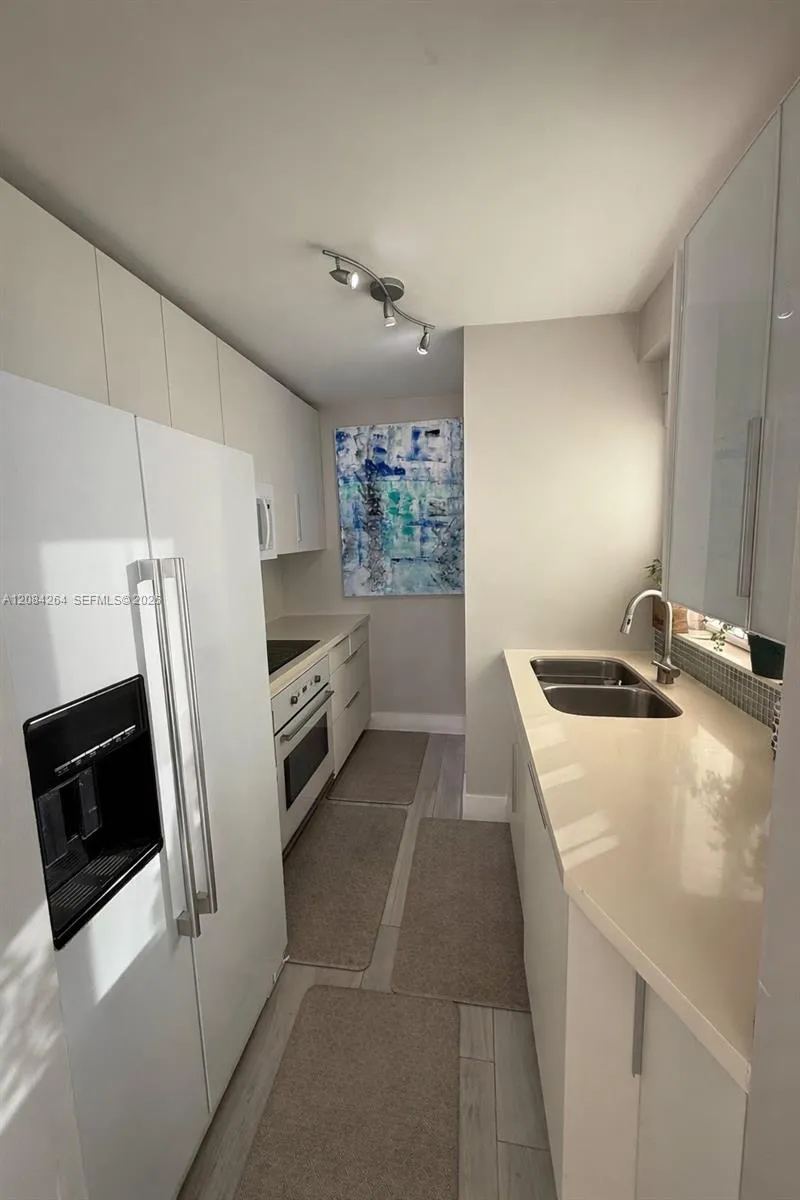 5900 Collins Ave #1405 Miami Beach, FL 33140