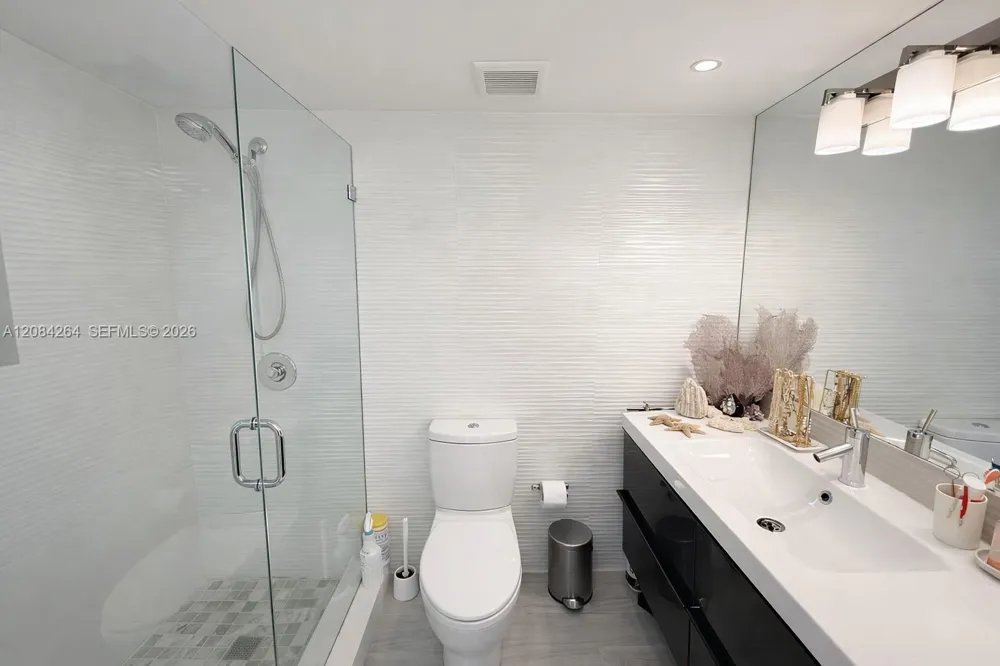 5900 Collins Ave #1405 Miami Beach, FL 33140