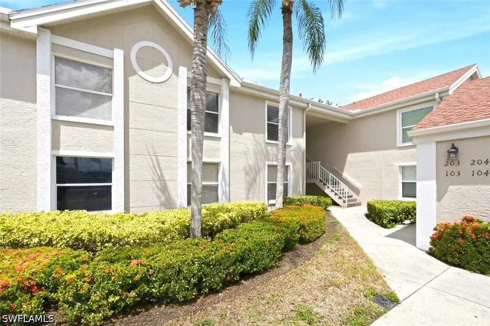 Luna Circle #204 Naples, FL 34109