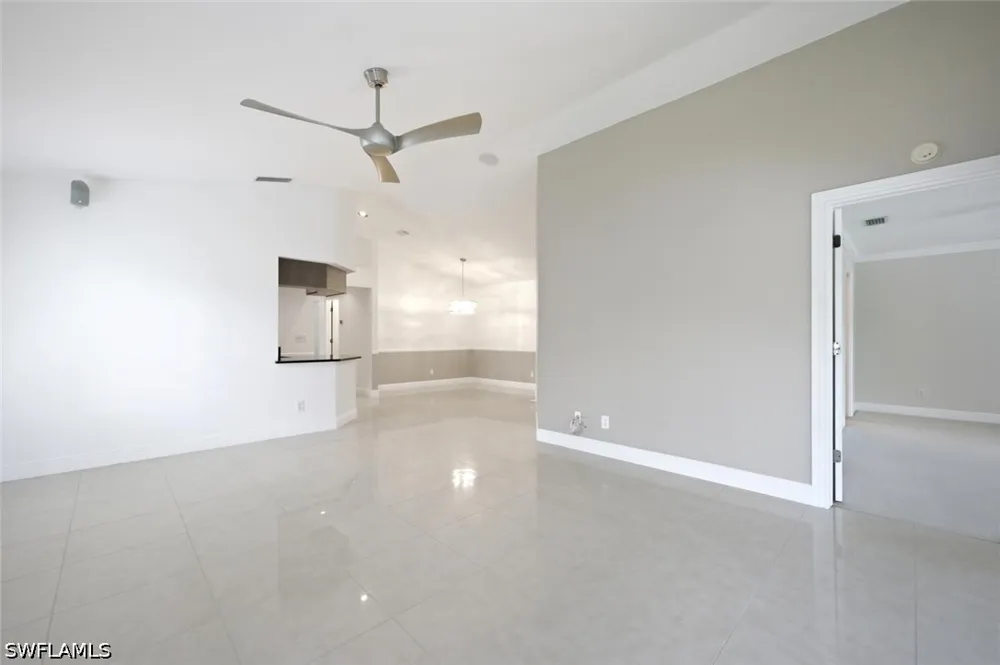 Luna Circle #204 Naples, FL 34109