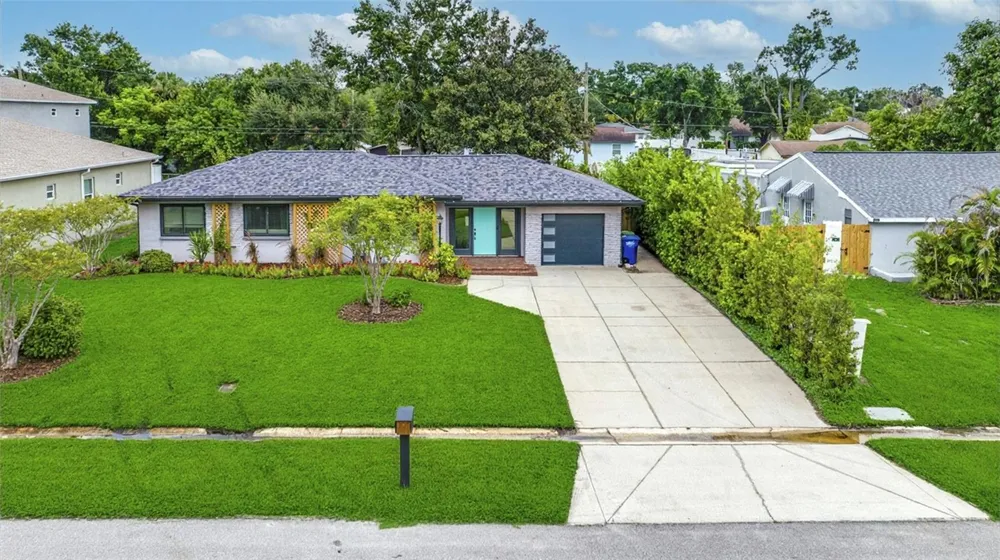 2121 W FARWELL DRIVE Tampa, FL 33603