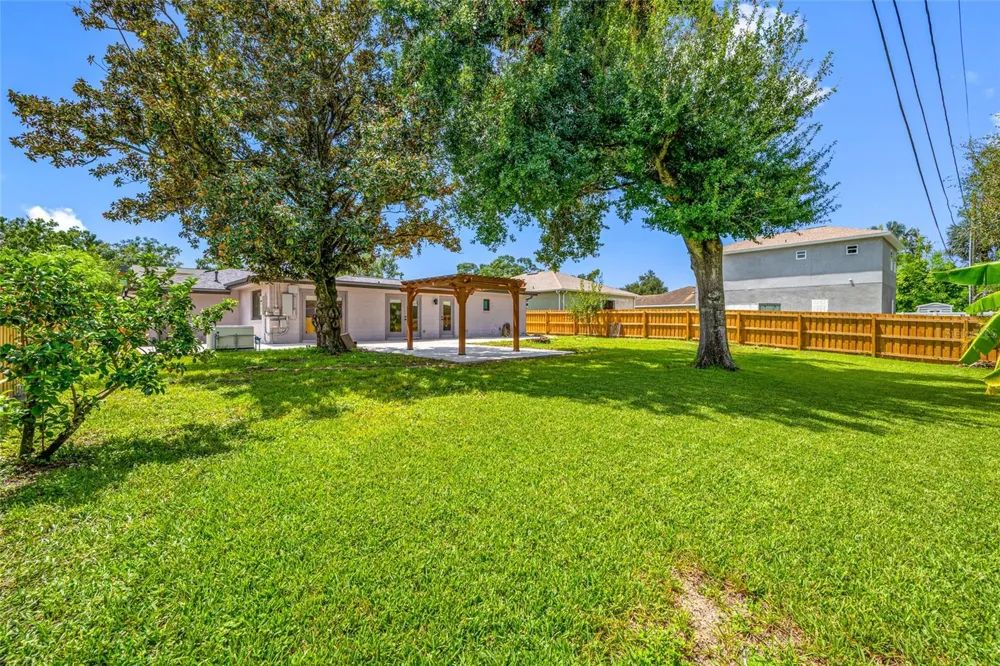 2121 W FARWELL DRIVE Tampa, FL 33603