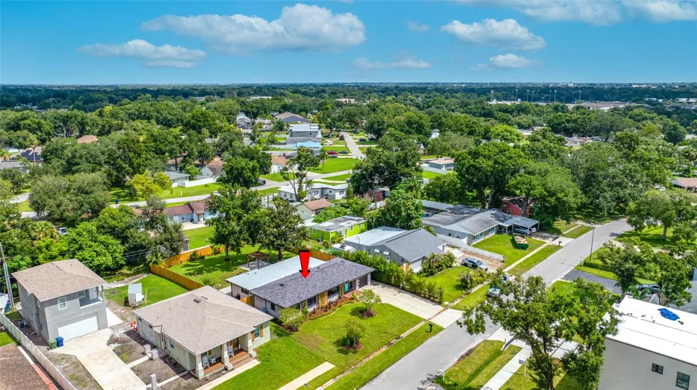 2121 W FARWELL DRIVE Tampa, FL 33603