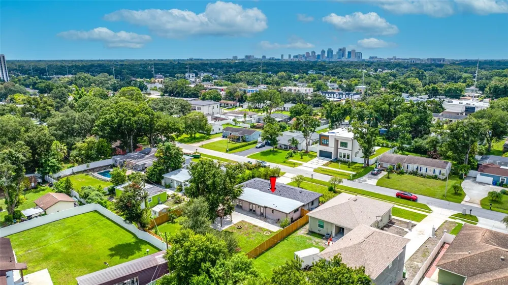 2121 W FARWELL DRIVE Tampa, FL 33603
