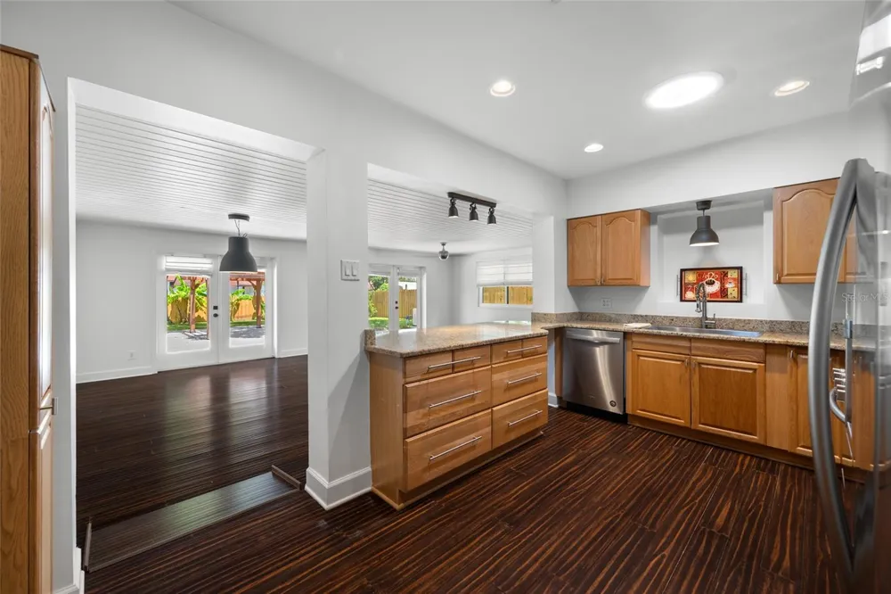 2121 W FARWELL DRIVE Tampa, FL 33603