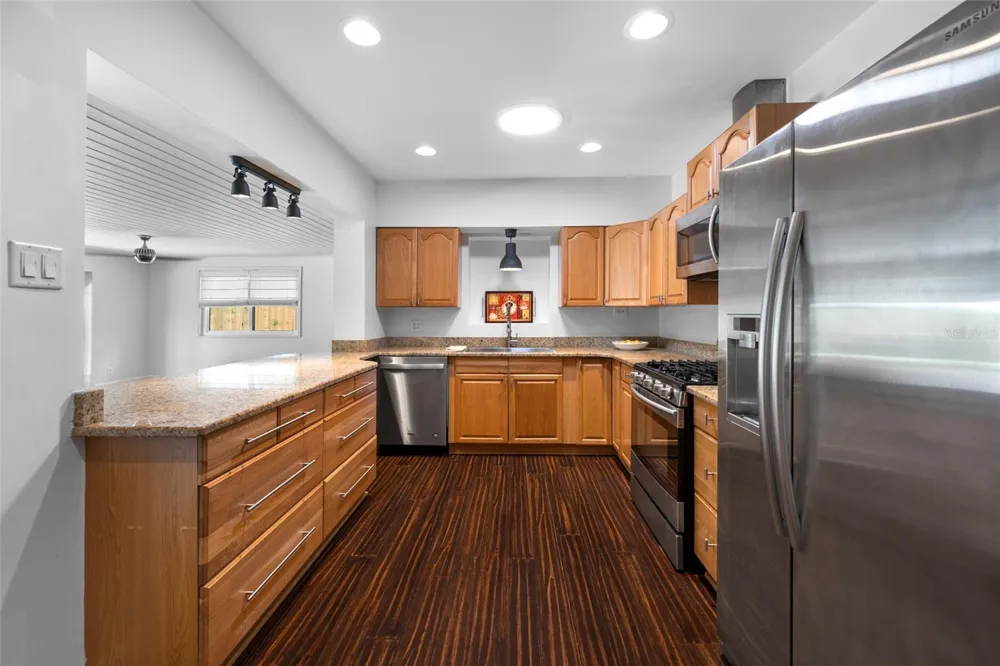 2121 W FARWELL DRIVE Tampa, FL 33603
