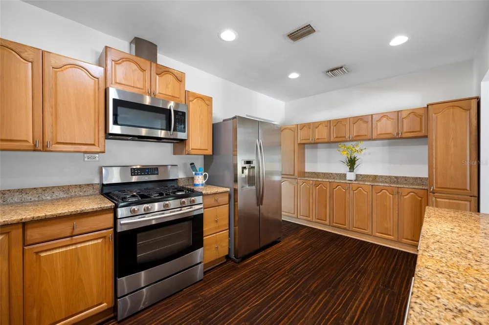 2121 W FARWELL DRIVE Tampa, FL 33603
