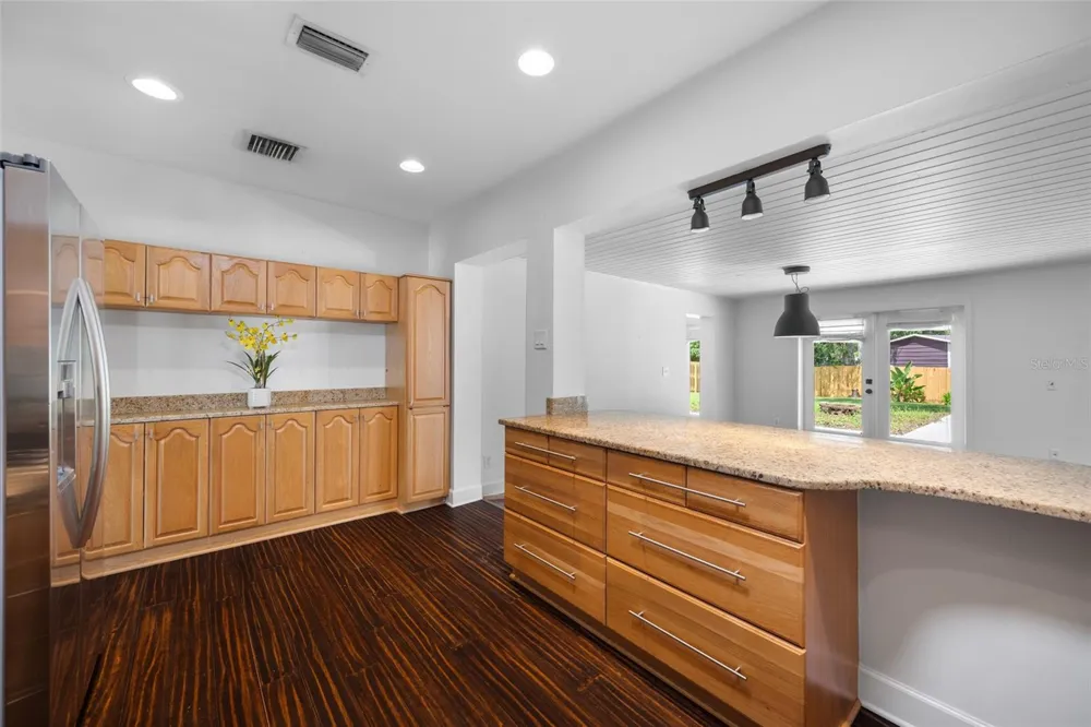 2121 W FARWELL DRIVE Tampa, FL 33603