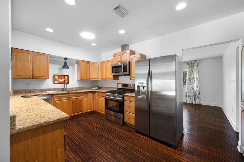 2121 W FARWELL DRIVE Tampa, FL 33603