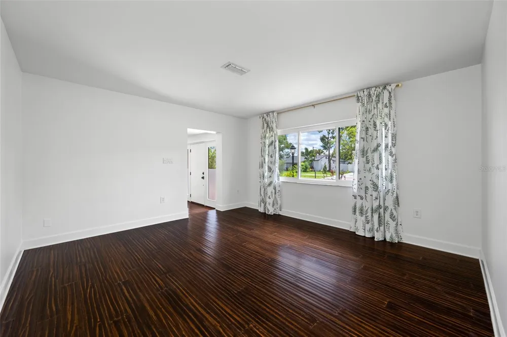 2121 W FARWELL DRIVE Tampa, FL 33603