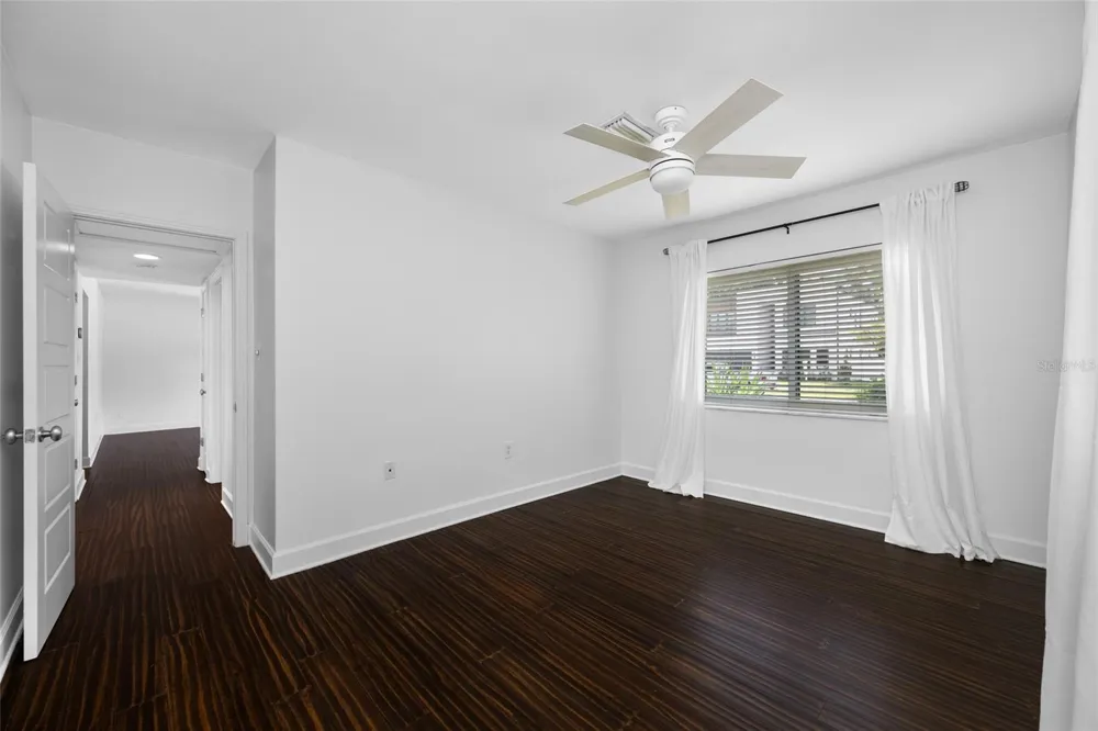 2121 W FARWELL DRIVE Tampa, FL 33603