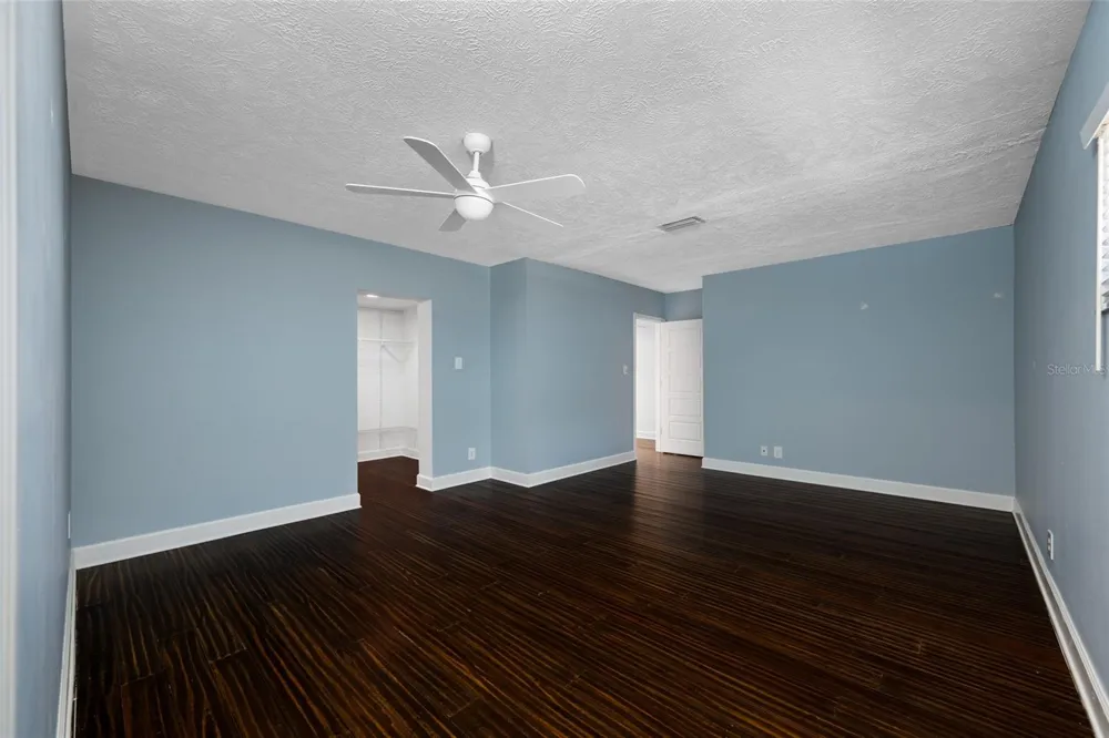 2121 W FARWELL DRIVE Tampa, FL 33603