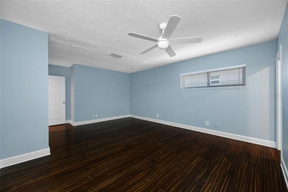 2121 W FARWELL DRIVE Tampa, FL 33603