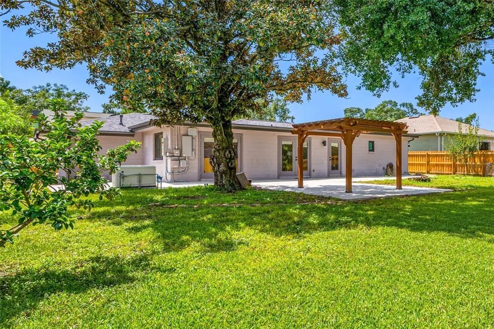 2121 W FARWELL DRIVE Tampa, FL 33603