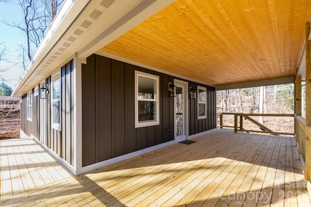 137 E Arbutus Trail Hendersonville, NC 28792