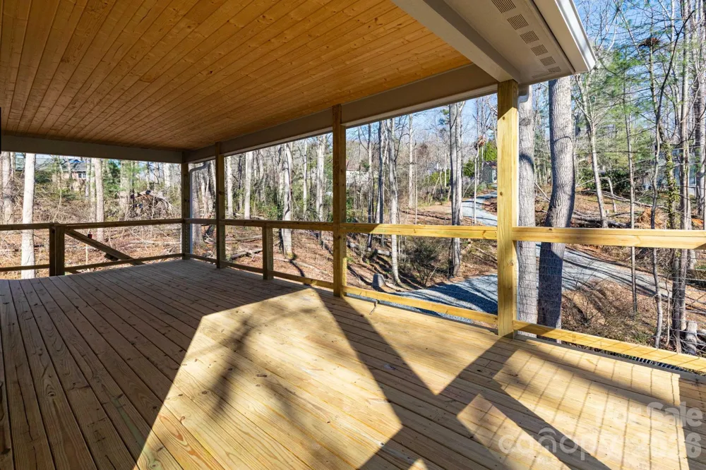 137 E Arbutus Trail Hendersonville, NC 28792