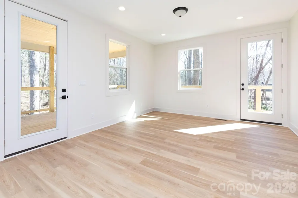 137 E Arbutus Trail Hendersonville, NC 28792