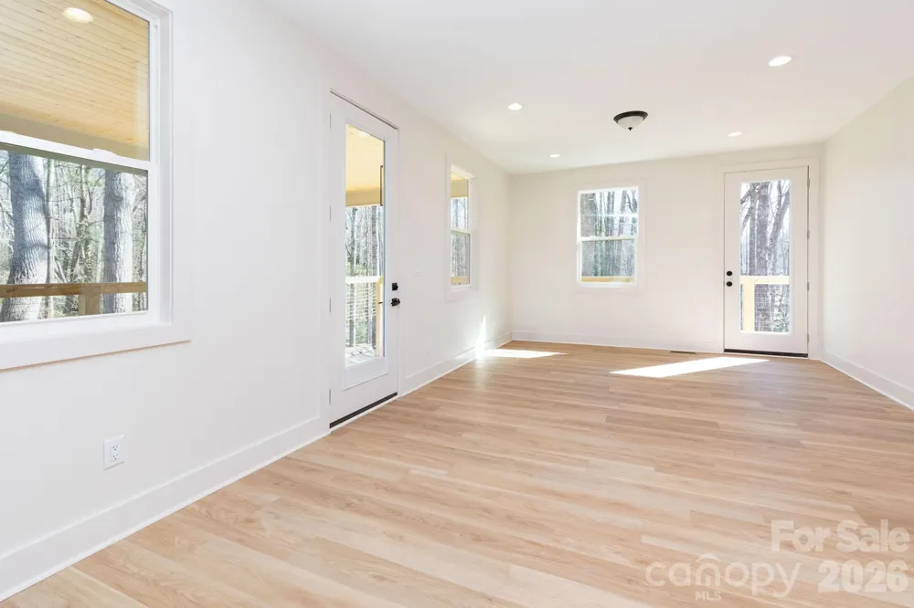 137 E Arbutus Trail Hendersonville, NC 28792
