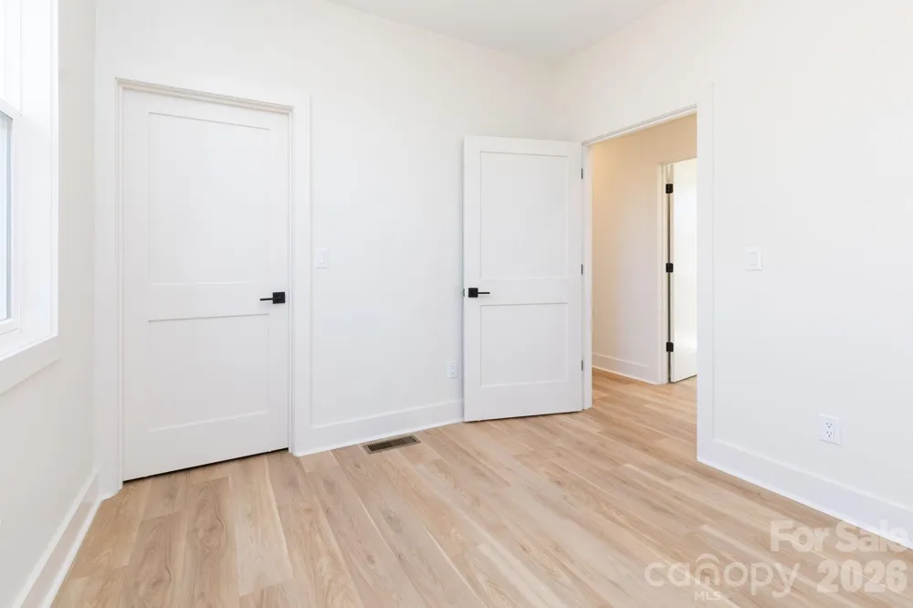 137 E Arbutus Trail Hendersonville, NC 28792